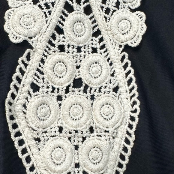 NWT Mossimo l Women’s Crochet Trim Plunge Black and White One Piece Swimsuit - Picture 3 of 12